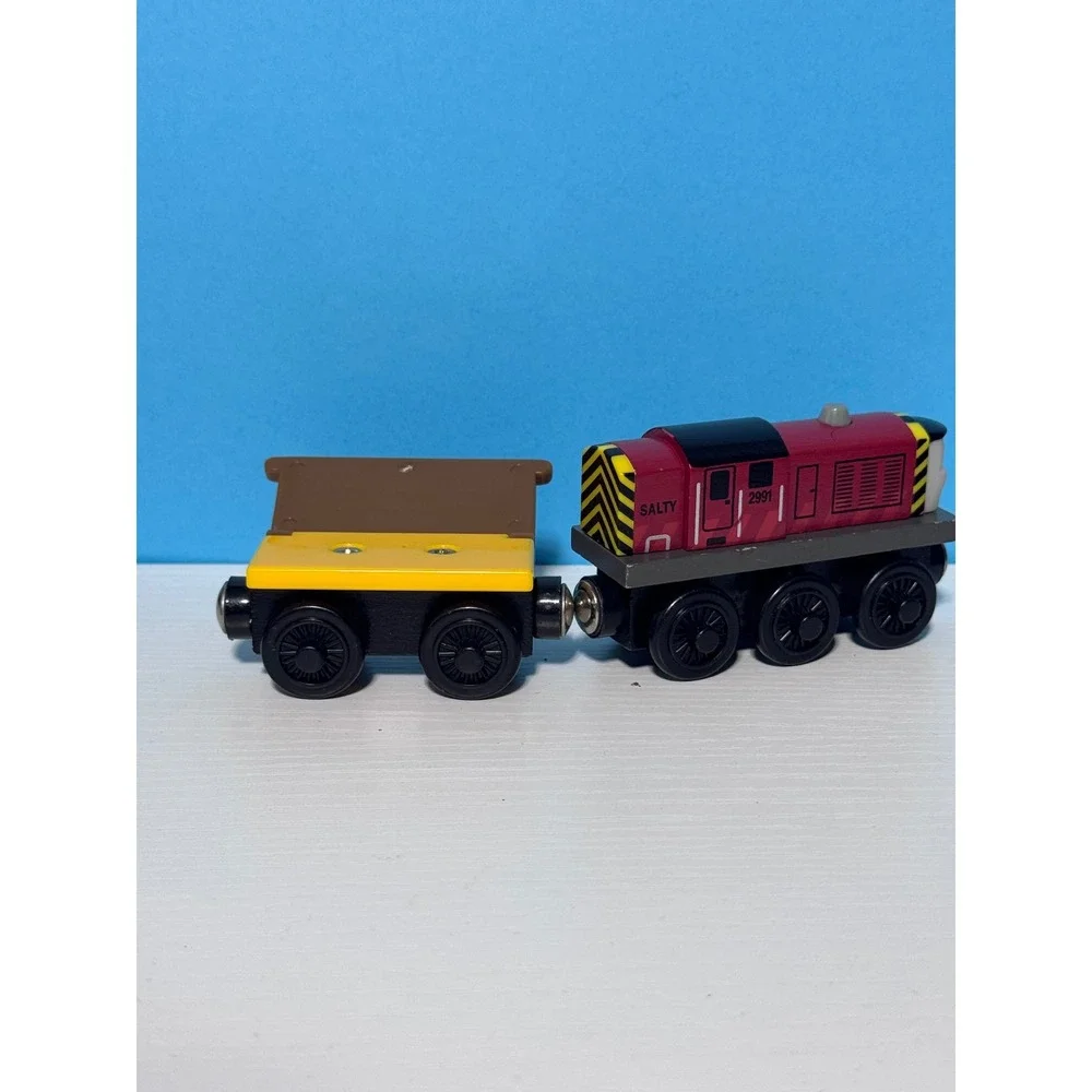 Thomas Wooden Railway Salty the Dockside Diesel Engine and Flatbed Cargo Car